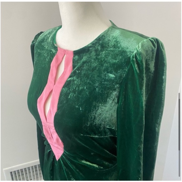 SALONI Jinx Green Velvet Long Sleeve Gown
Maxi Dress with pink keyhole Holiday - Picture 4 of 6